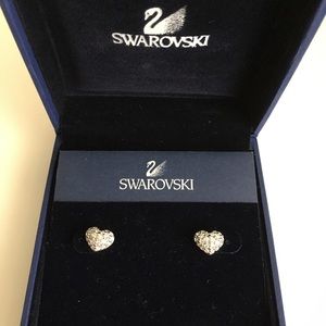 NEW Swarovski heart stud earrings